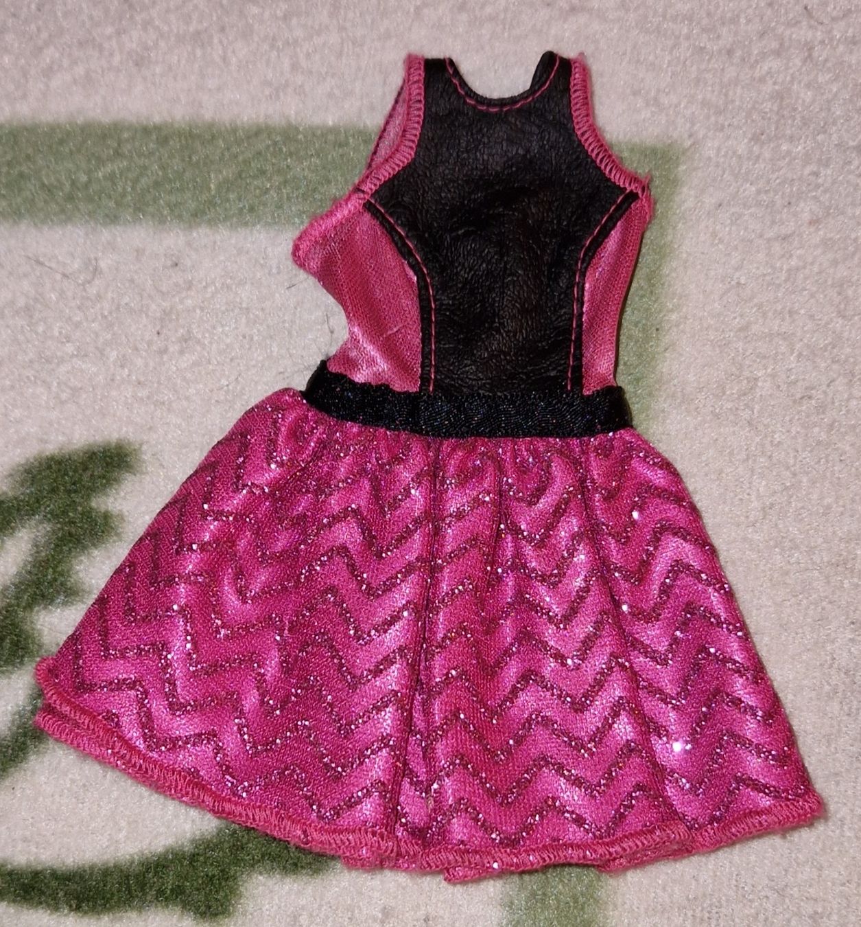 Bambole: Robe pour Barbie – Usato da Couvet venduto da Pioune