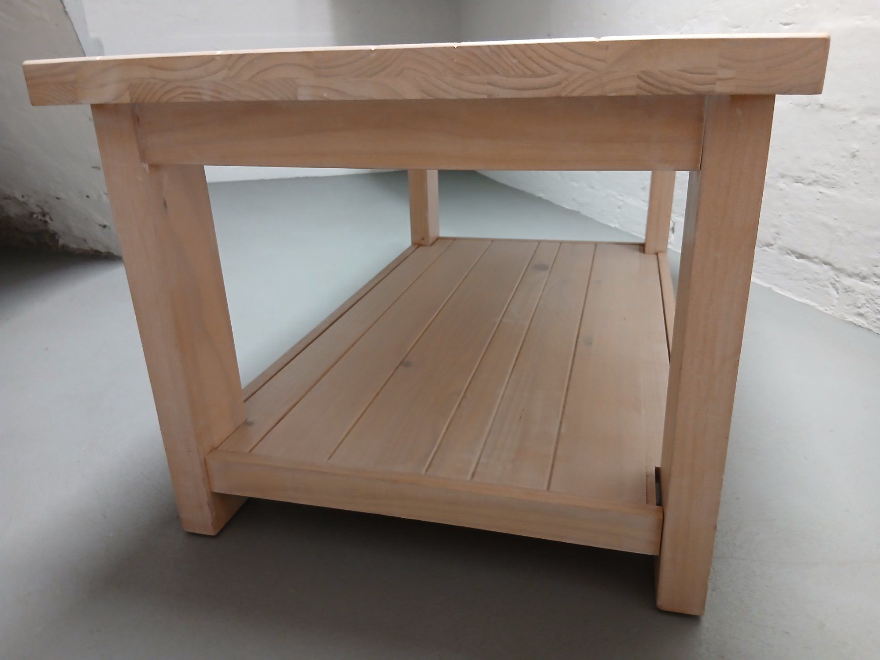 Ikea Tavoli: massiver Holzsalontisch – Usato da Frauenfeld venduto da Fnuni 2
