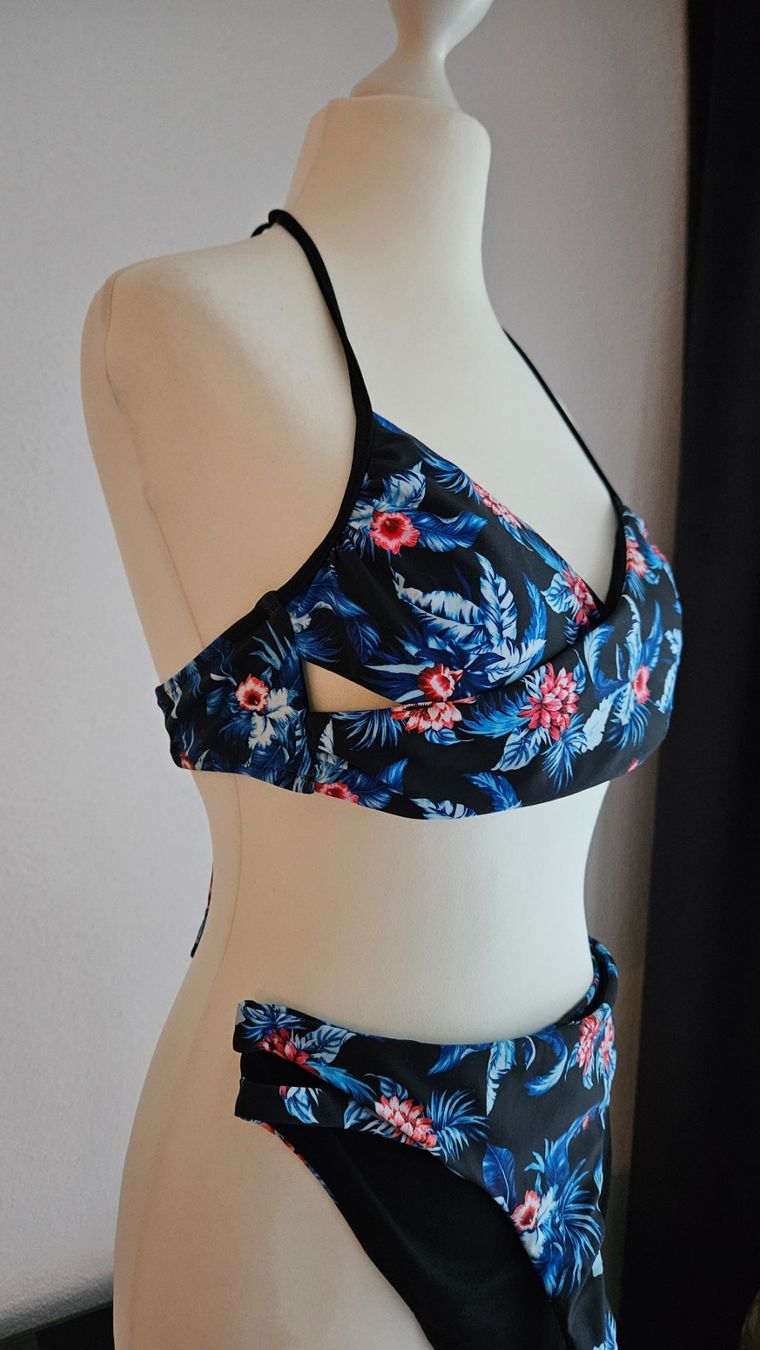 Badekleider & Bikinis: Swimwear / Badeanzug / Badekleid – Gebraucht aus Bülach von Recherchieren 6