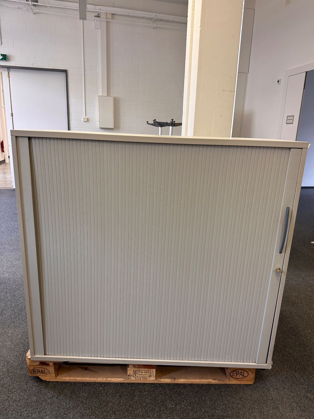 Schränke: Rollladenschrank – Gebraucht aus Winterthur von StiftungSchleife