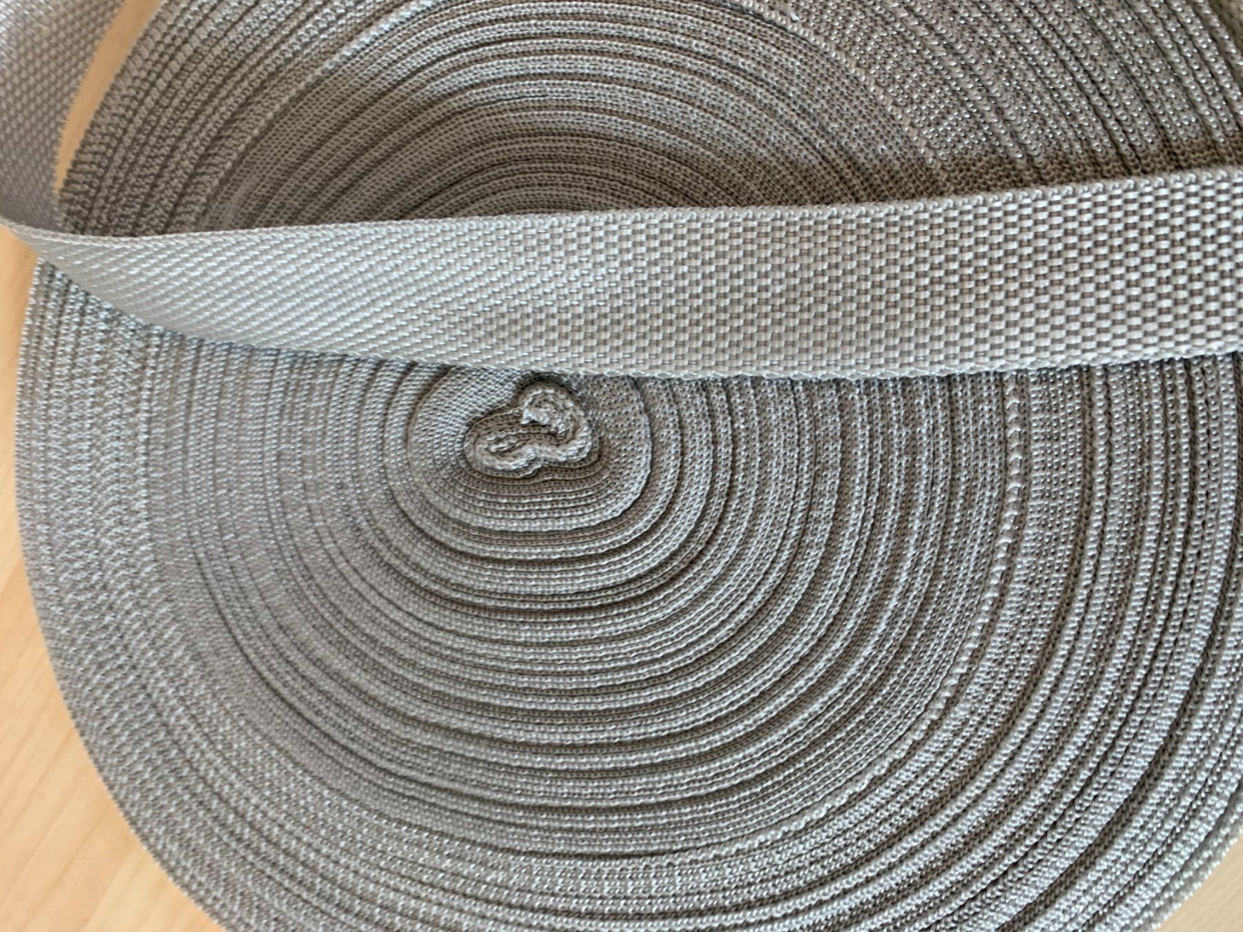 Nastri decorativi: 20 Meter Einfassband grau, 25mm breit – Nuovo (secondo la descrizione) da Worb venduto da farben20zauber