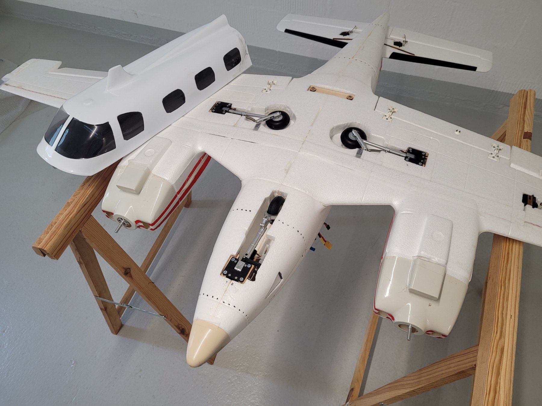 RC Modellbau: Beechcraft Duke, mit einiger Elektronik, nicht komplett – Defekt aus Winterthur von testi67 4
