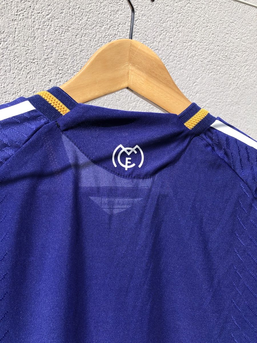 Real Madrid Maillots de corps & Pantalons: Real Madrid Jersey – D'occasion à Fribourg par ann_l9b7 7