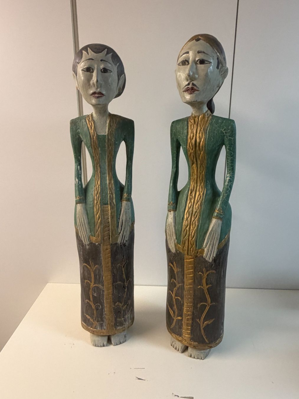 Sculture & Statue: Zwei Holzfiguren Indonesisch – Usato da Meilen venduto da Switcher2