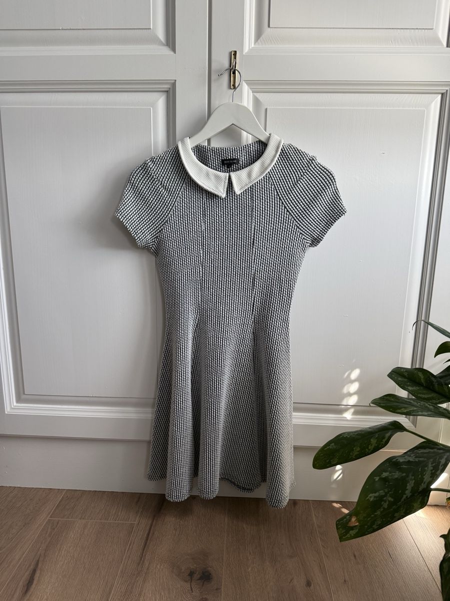 Vestiti: Kleid River Island mit Kragen – Usato da Kehrsatz venduto da Skoppa
