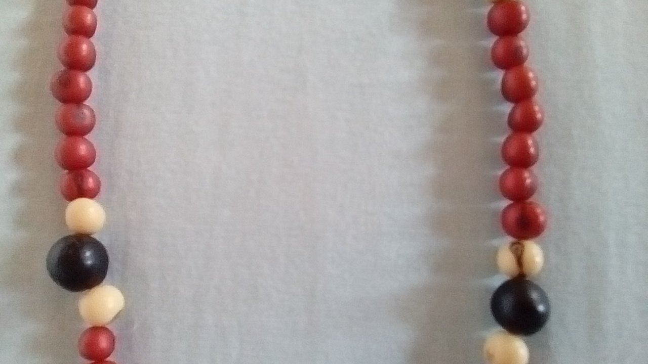 Catenine: Holzkette Modeschmuck, 50cm, neuw. – Nuovo (secondo la descrizione) da Turbenthal venduto da Panau 1