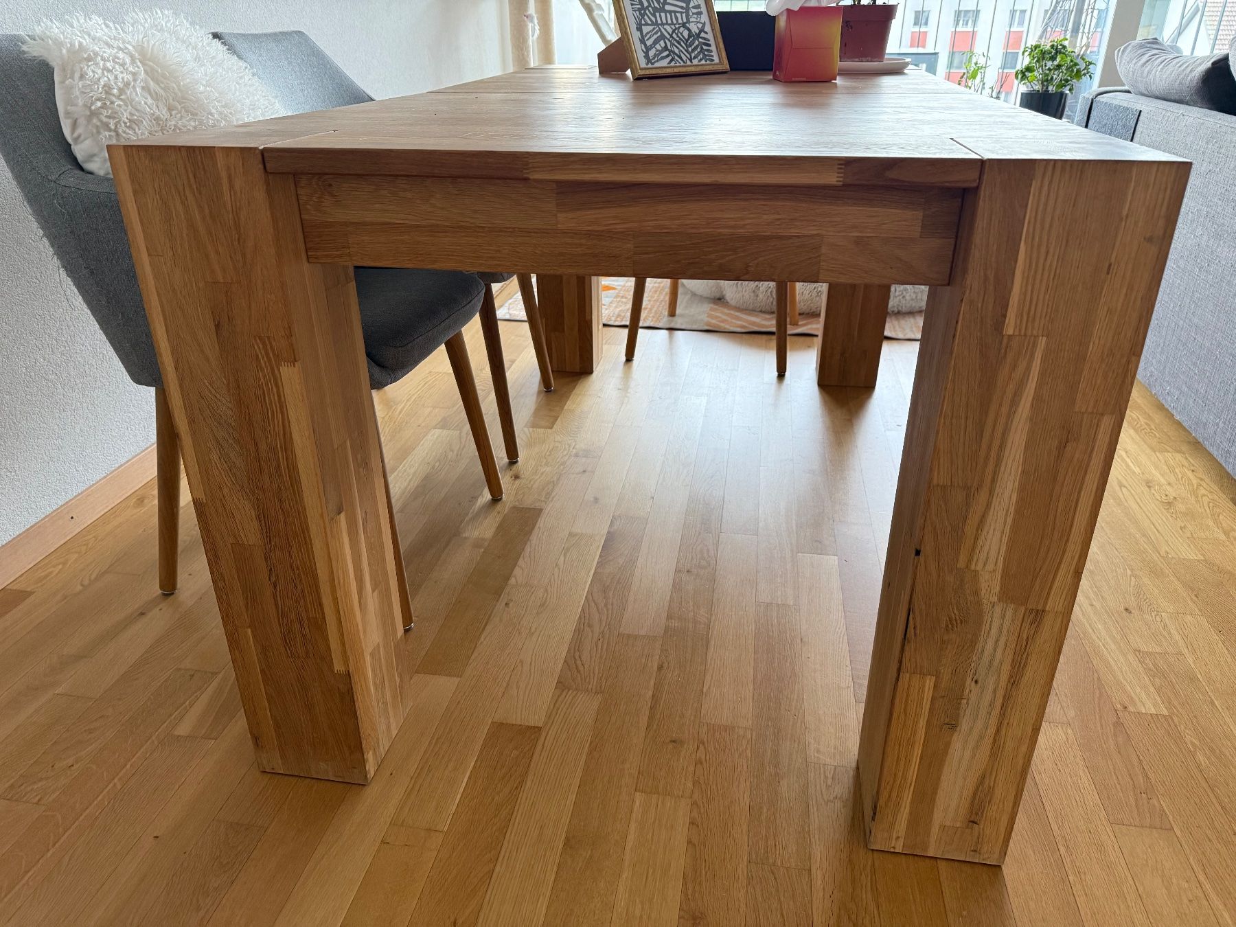 Tables: Belle table en chêne massif, extensible – D'occasion à Boudry par eba_r8rz 1
