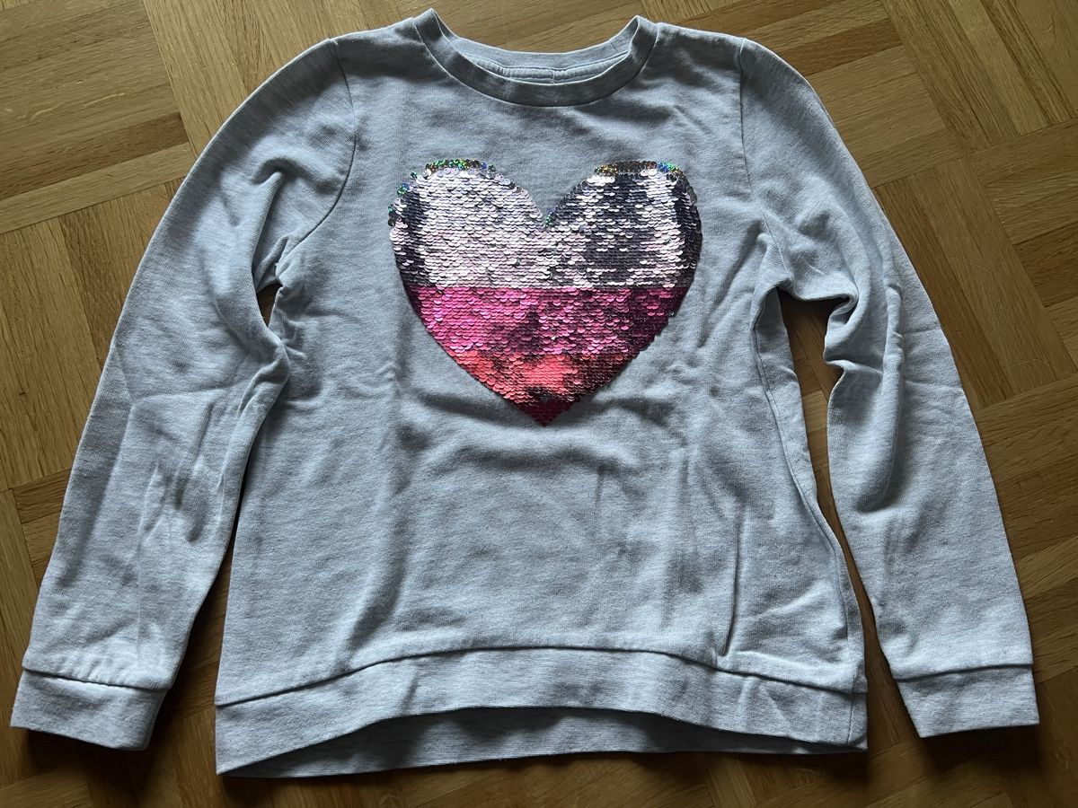 H&M Pulls et sweat-shirts: Kinder Pullover, Gr. 108 – D'occasion à Kilchberg ZH par Von_dutch
