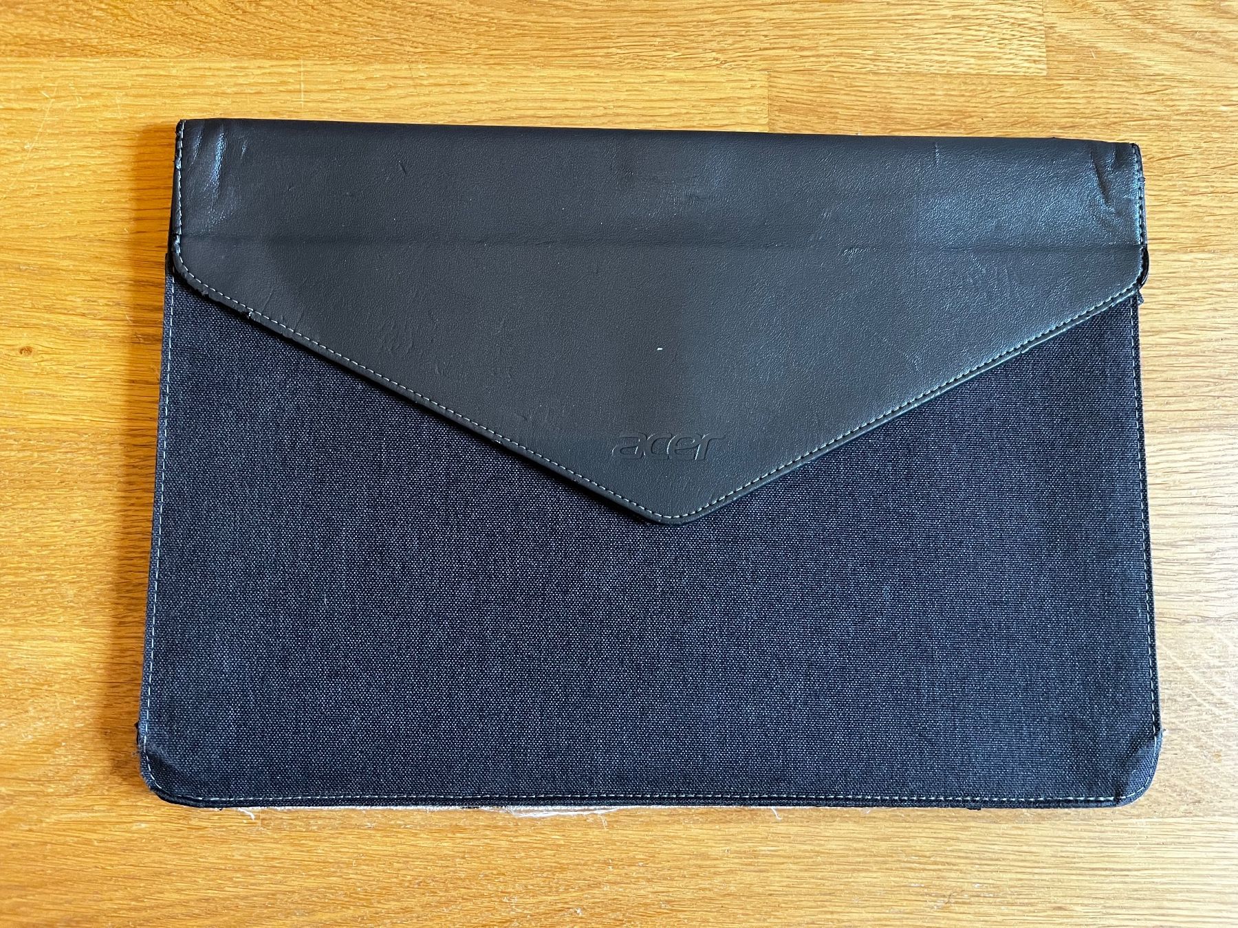 Taschen: Acer Laptoptasche schwarz Textil Leder – Gebraucht aus Zürich von corinne.nussbaumer20