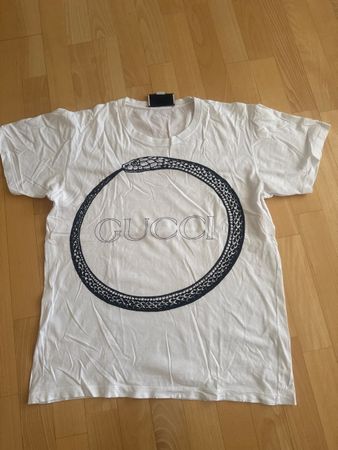 Gucci T-Shirt mit Schlangenprint, Gr. M