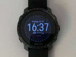 Polar Grit X Pro Smartwatch, schwarz, 2x USB-Kabel