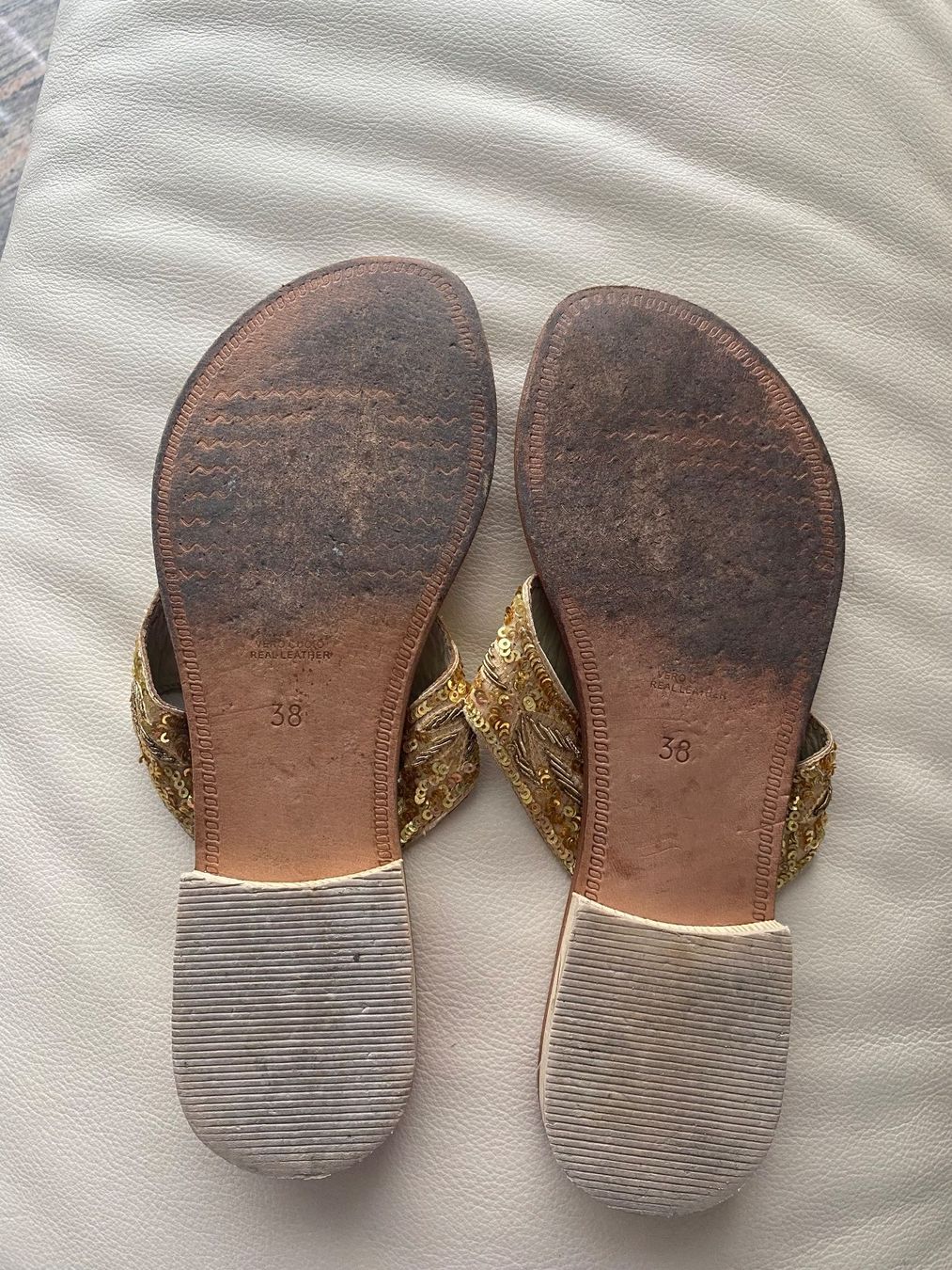 Cube Scarpe da donna: SUMMERTIME - stylische/edle CUBE Flip-Flops, gold, 38 – Usato da Winkel venduto da ferrari2022 6