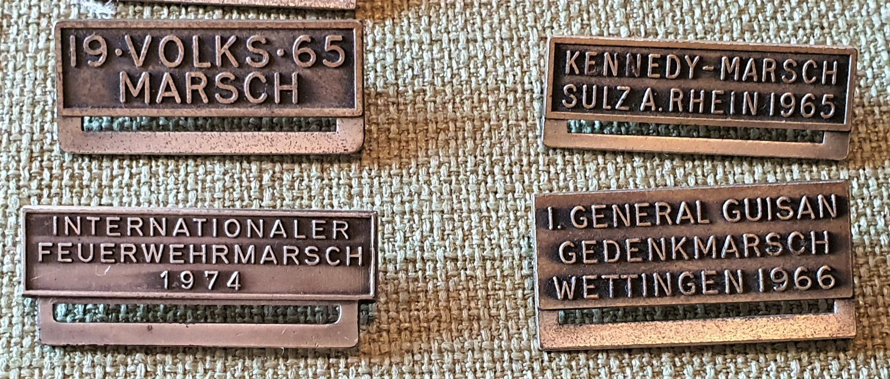 Plaquettes & Badges: 10 verschiedene Abzeichen – D'occasion à Reinach BL par Boston-Verkauf 1
