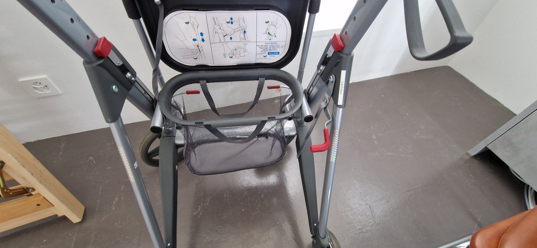Ausili per la deambulazione: Rollator Soft Stoff Schwarz Nr. 12 – Usato da Niederbipp venduto da Trude04 2