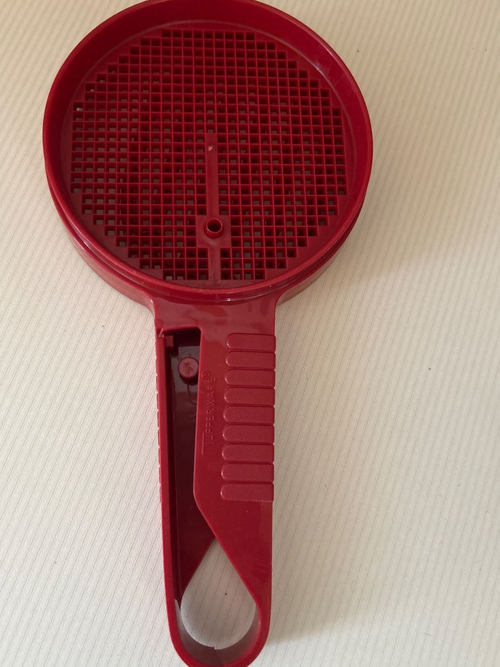Tupperware Elettrodomestici da cucina: Tupperware Sieb rot neuwertig – Nuovo (secondo la descrizione) da Villnachern venduto da RicardoMary 1