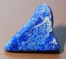 S697 - Pin mit Echten blauen Stein Lapislazuli oder Sodalith