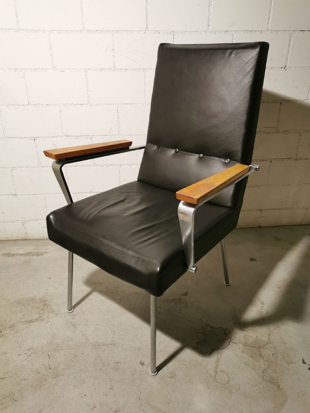 Sedie: stuhl vintage leder design – Usato da Winterthur venduto da style-and-design.zrh