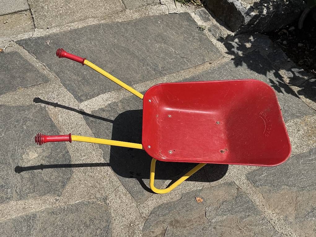 Sabbiera per bambini: Kinder Schubkarre  – Usato da Pfeffikon LU venduto da vog_2j6z