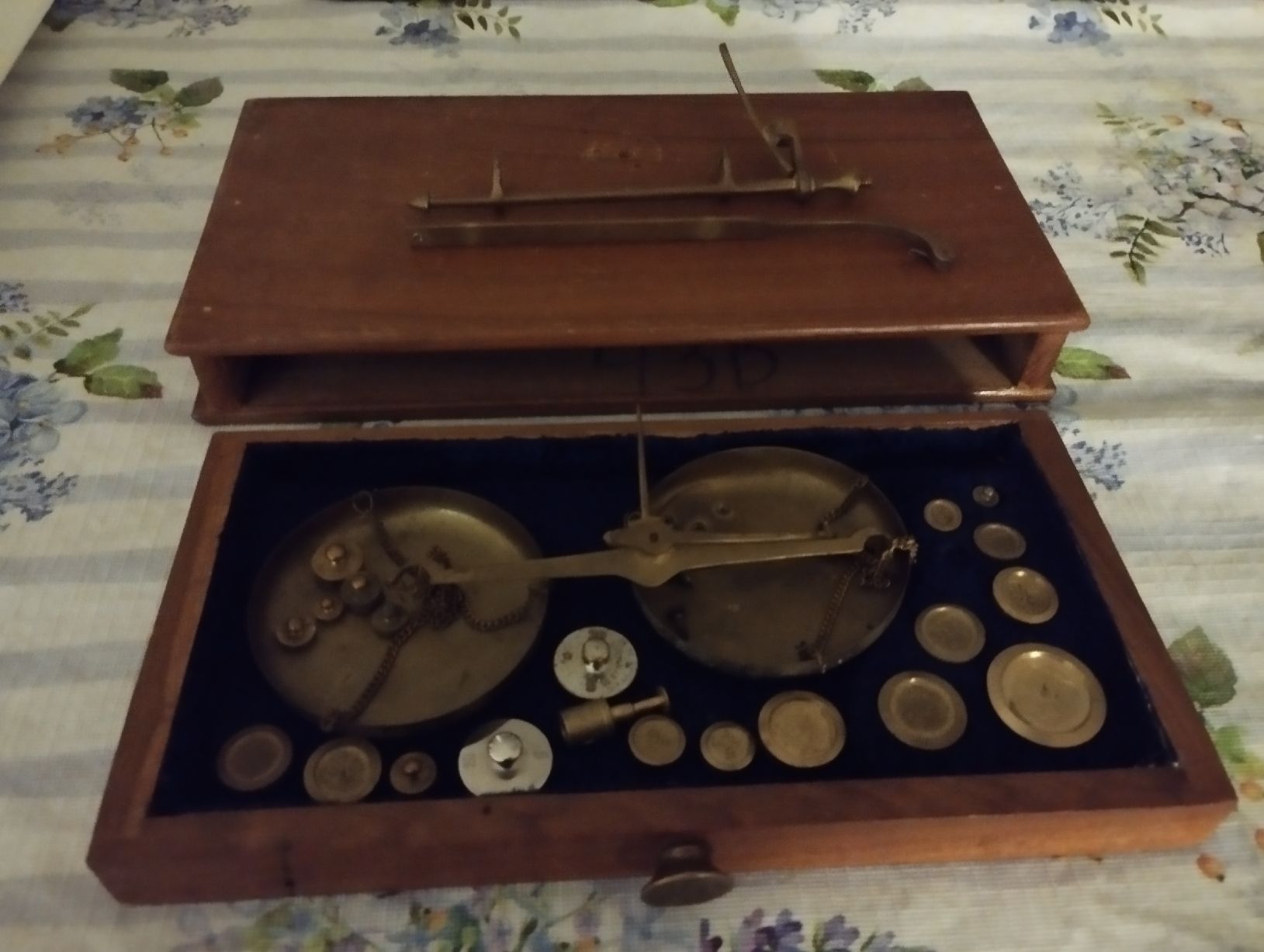 Bilance e pesi: Antike Messing-Präzisionswaage mit Gewichten – Usato da Ostermundigen venduto da Dinge1 3