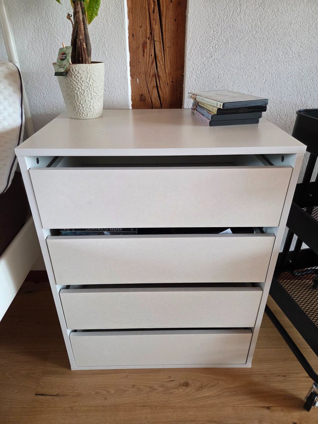 Cassettiere: Kommode Weiss mit 4 Schubladen – Usato da Heiligkreuz (Mels) venduto da LERO