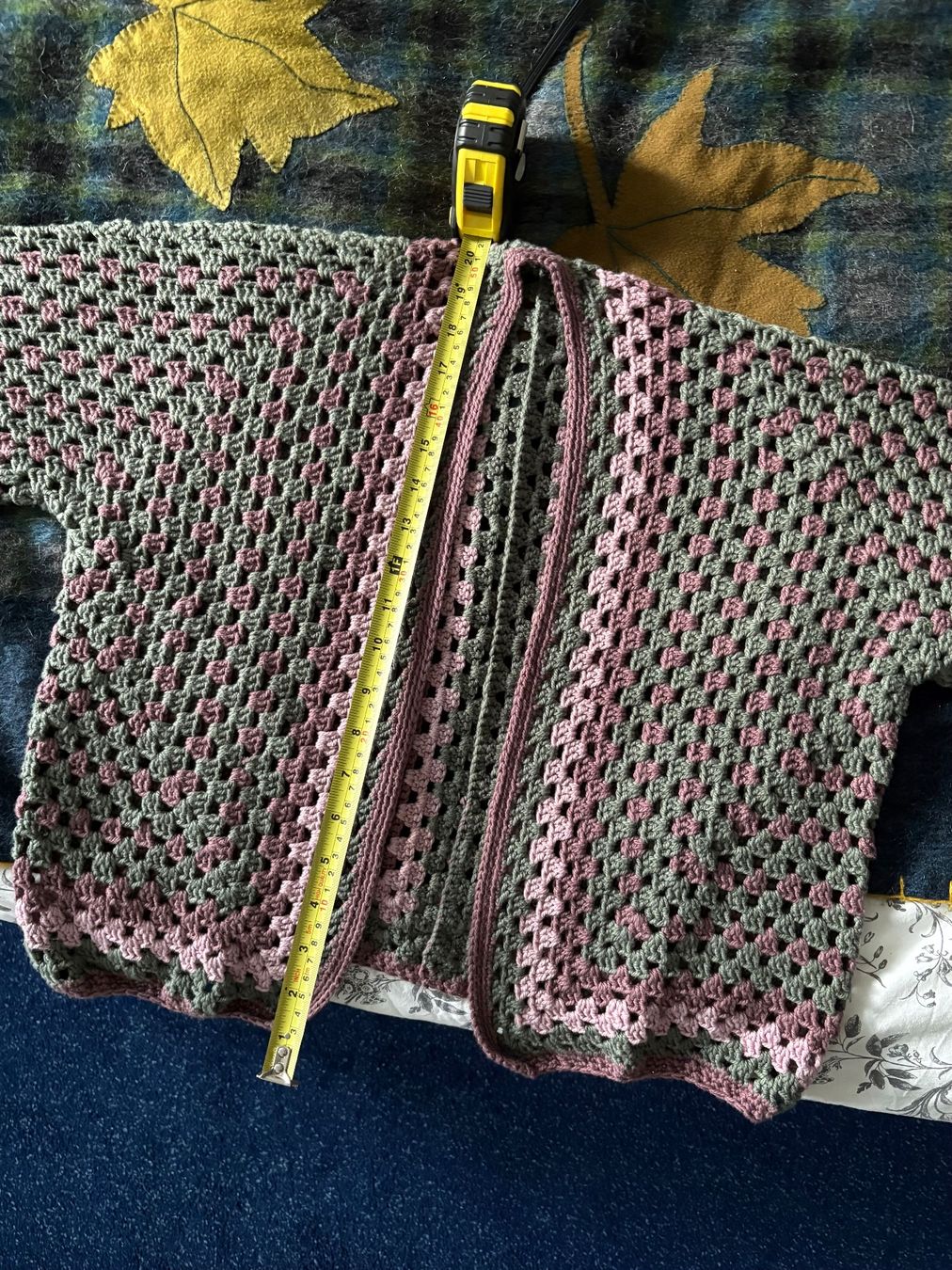 Pulls & Sweat-shirts: Gehäkelte Strickjacke – Neuf (Voir description) à Zürich par GrucciaGlam 6