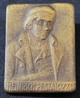 V027 - Brosche Heinrich Pestalozzi