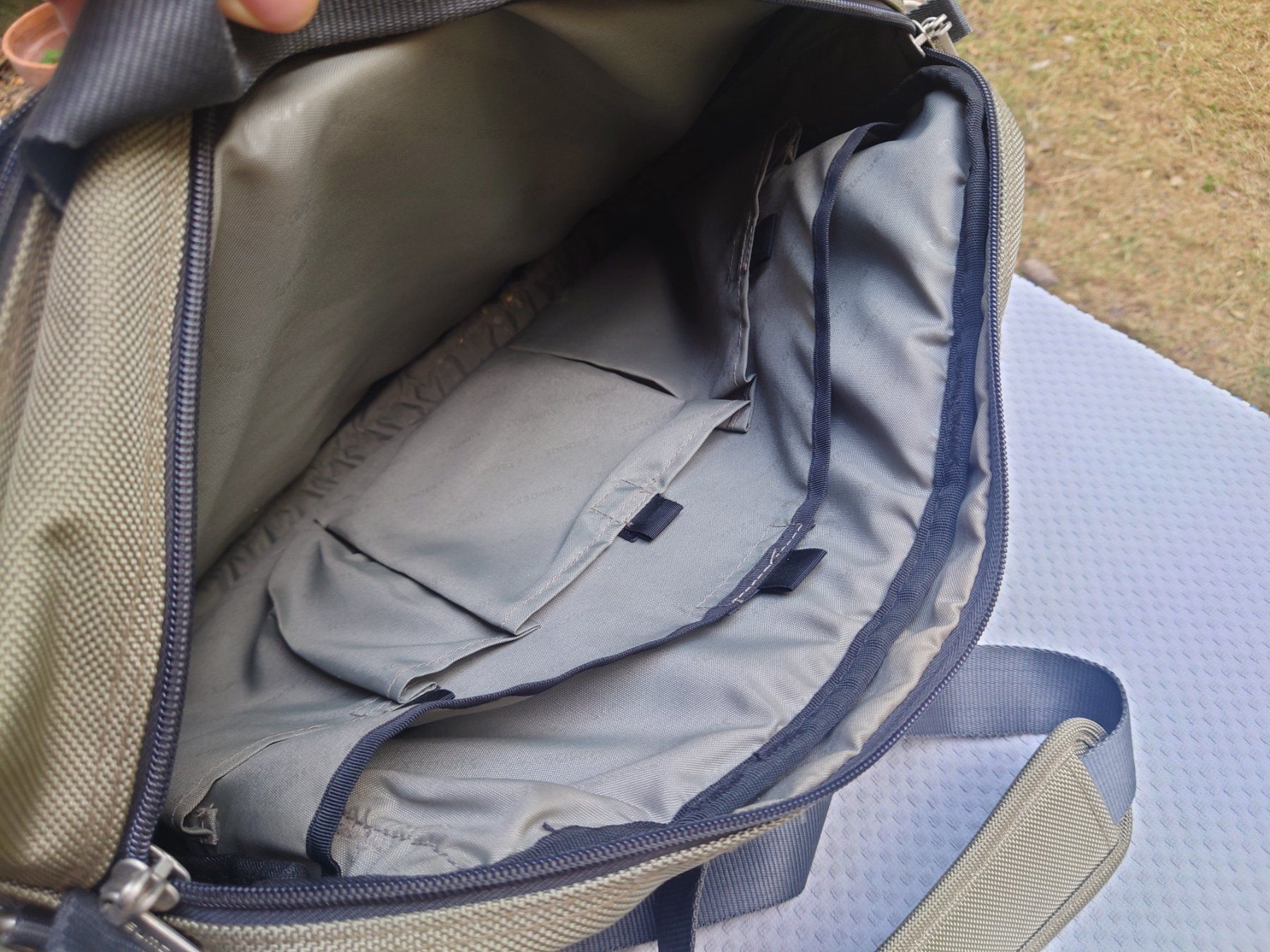 Taschen: Sumdex Laptoptasche der Spitzenklasse Traggurt+Rucksack 17" – Gebraucht aus Fraubrunnen von PlueschPanda 1