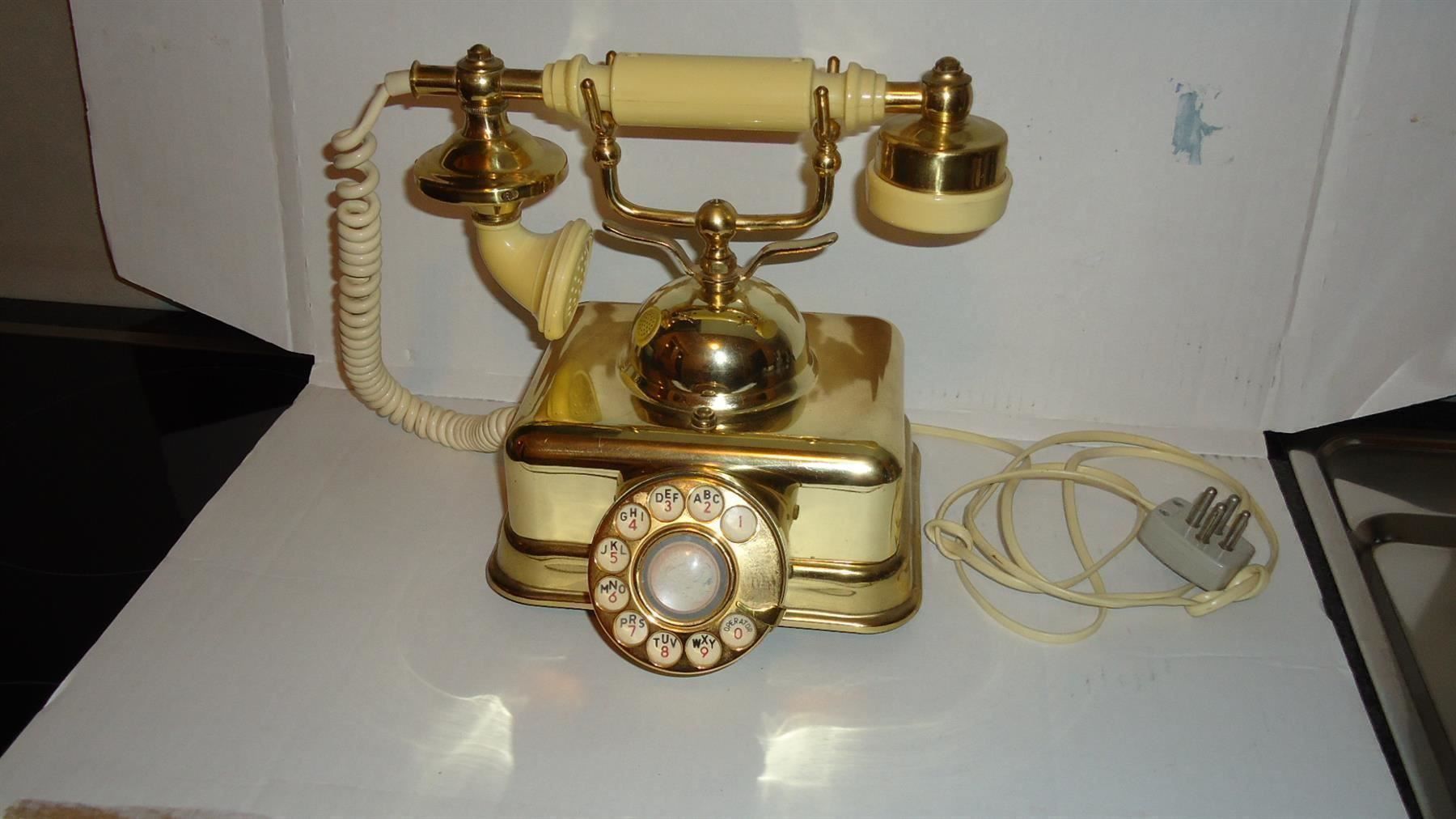 Telefoni: Téléphone ancien, métal, Telefon – Usato da Lausanne venduto da asdyx 1
