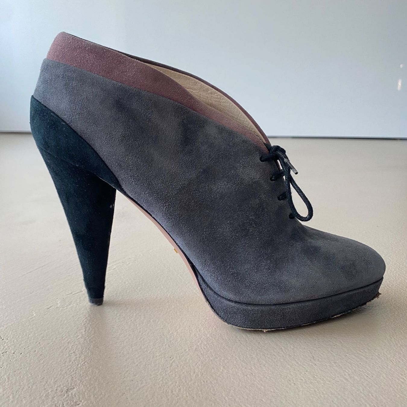 Prada Scarpe da donna: PRADA Velours Leder Stiefeletten – Usato da Zürich venduto da ClosetQueen 1