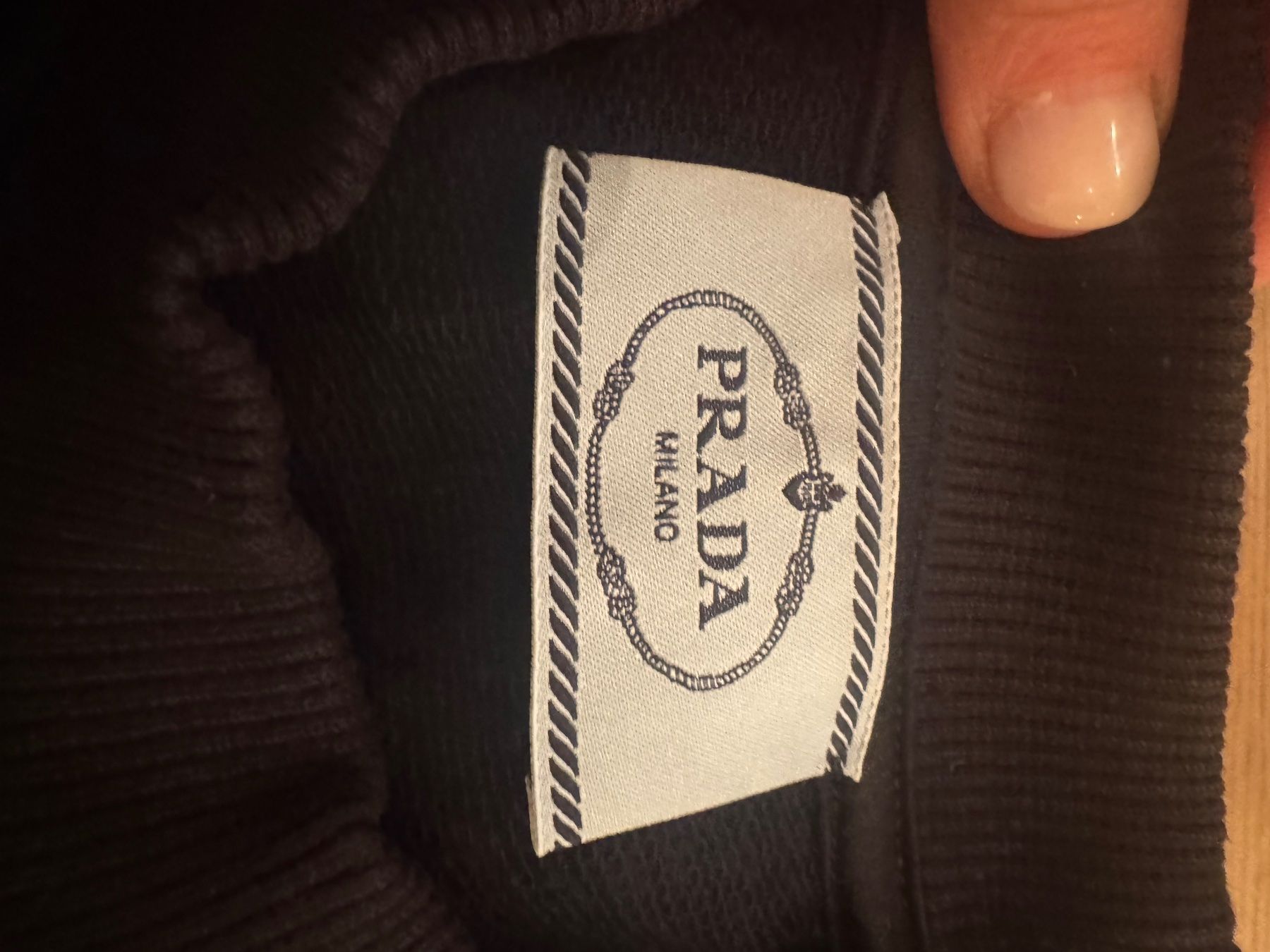 Prada Pullover & Sweatshirts: Prada Sweatshirt – Gebraucht aus Küsnacht ZH von Zafsa 2