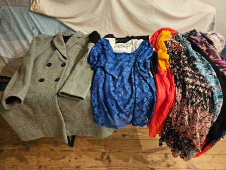 13 Kleidungsstücke, alle sehr guter Zustand, alle Grösse 40