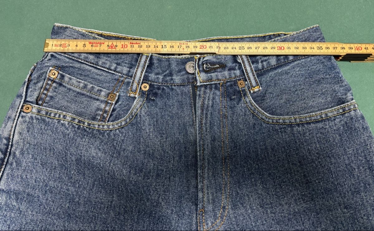 Levi's Jeans: Levi's Jeans-Shorts, Grösse 30  – D'occasion à Zollikerberg par Jvac2 5
