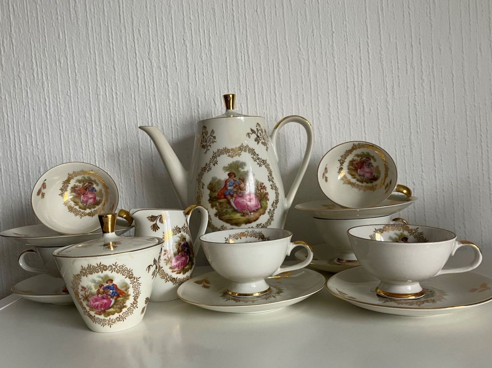 Set di piatti: Service à café vintage Bavaaria doré, – Usato da Peseux venduto da Chimon59