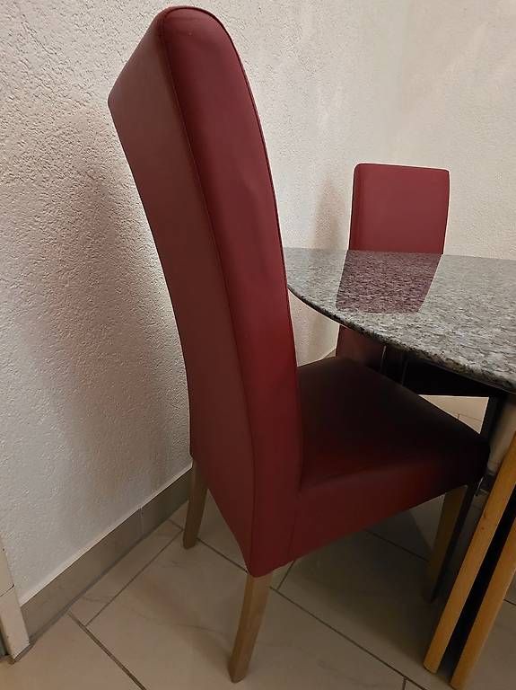 Chaises: 4 Esszimmerstühle Conforama "Boston" Kunstleder rot – D'occasion à Zürich par Spillmannr