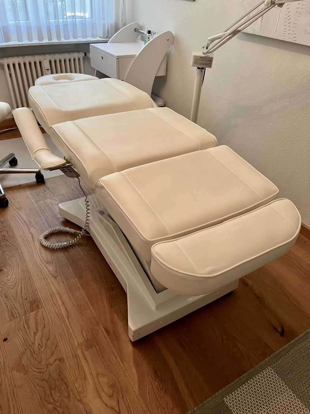 Kosmetik-& Massageliegen: Kosmetikliege  vollelektrisch – Gebraucht aus Kreuzlingen von mar_egli 1