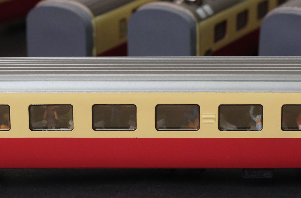 Metropolitan Modelleisenbahnen: Metropolitan SBB TEE RAe Zug im Neuzustand – Neu und originalverpackt aus Kerns von Buma6 5