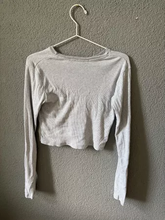 Haut manches longues gris rayé court style crop top