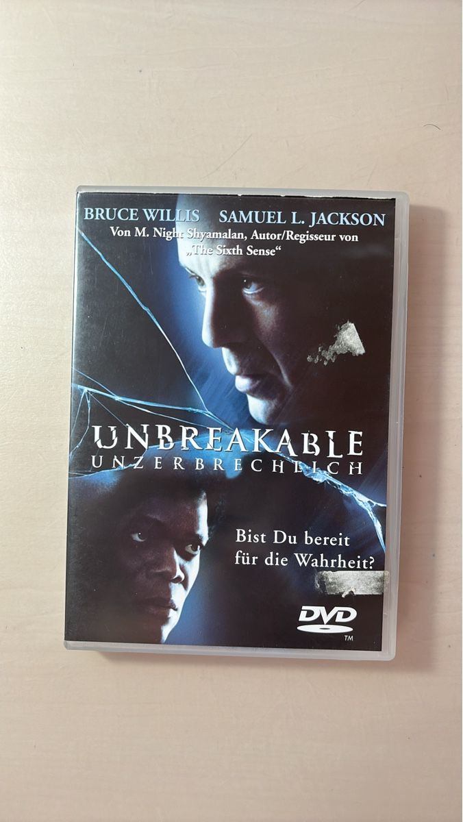 Tutti i DVDs: Unbreakable DVD - Bruce Willis & Samuel L. Jackson (1406) – Usato da Ruswil venduto da Slivio_