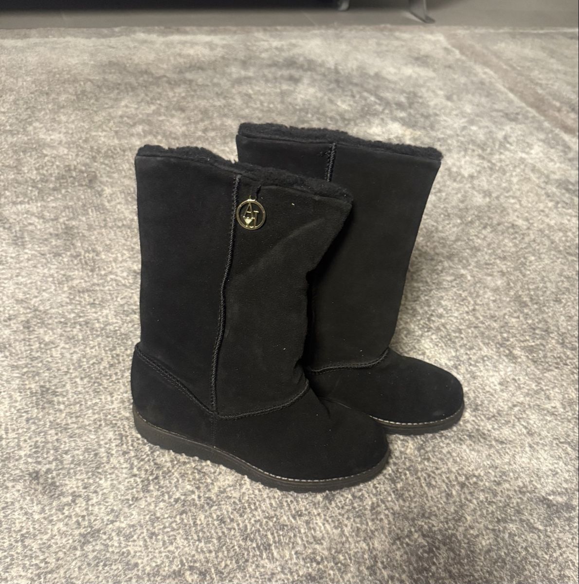 Armani Scarpe da donna: Armani Jeans Black Suede Winter Boots size 37 – Nuovo (secondo la descrizione) da Montreux venduto da jvo_vg8n 1