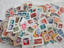 Briefmarken Europa 600 gr Mix auf Briefstück od lose