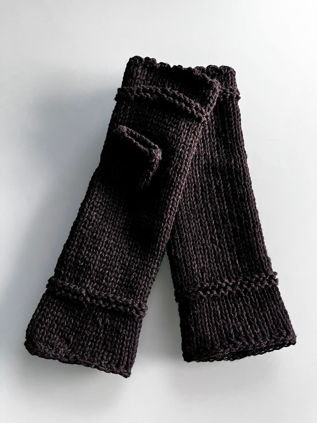 Handschuhe & Handstulpen: Handgestrickte Pulswärmer, schwarz mit Daumen – Neu (gemäss Beschreibung) aus Laufen von flowerfan 3