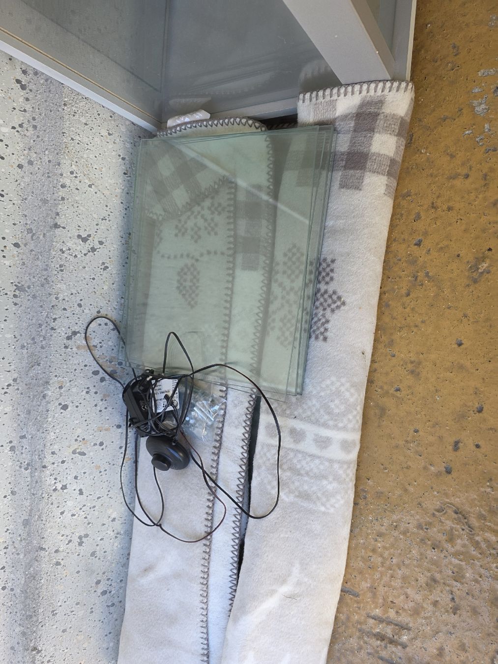 Vetrine: Vitrine 2er Set mit Beleuchtung silber – Usato da Schaffhausen venduto da Banana-Joe87 5