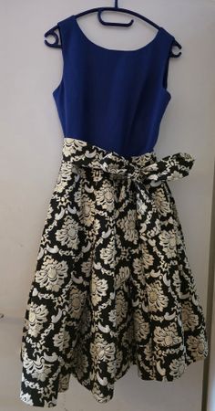 Elegantes Kleid mit Blumenmuster, Grösse 38, Top Zustand
