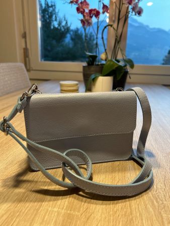Handytasche mit abnehmbarer Geldbörse hellblau echt Leder