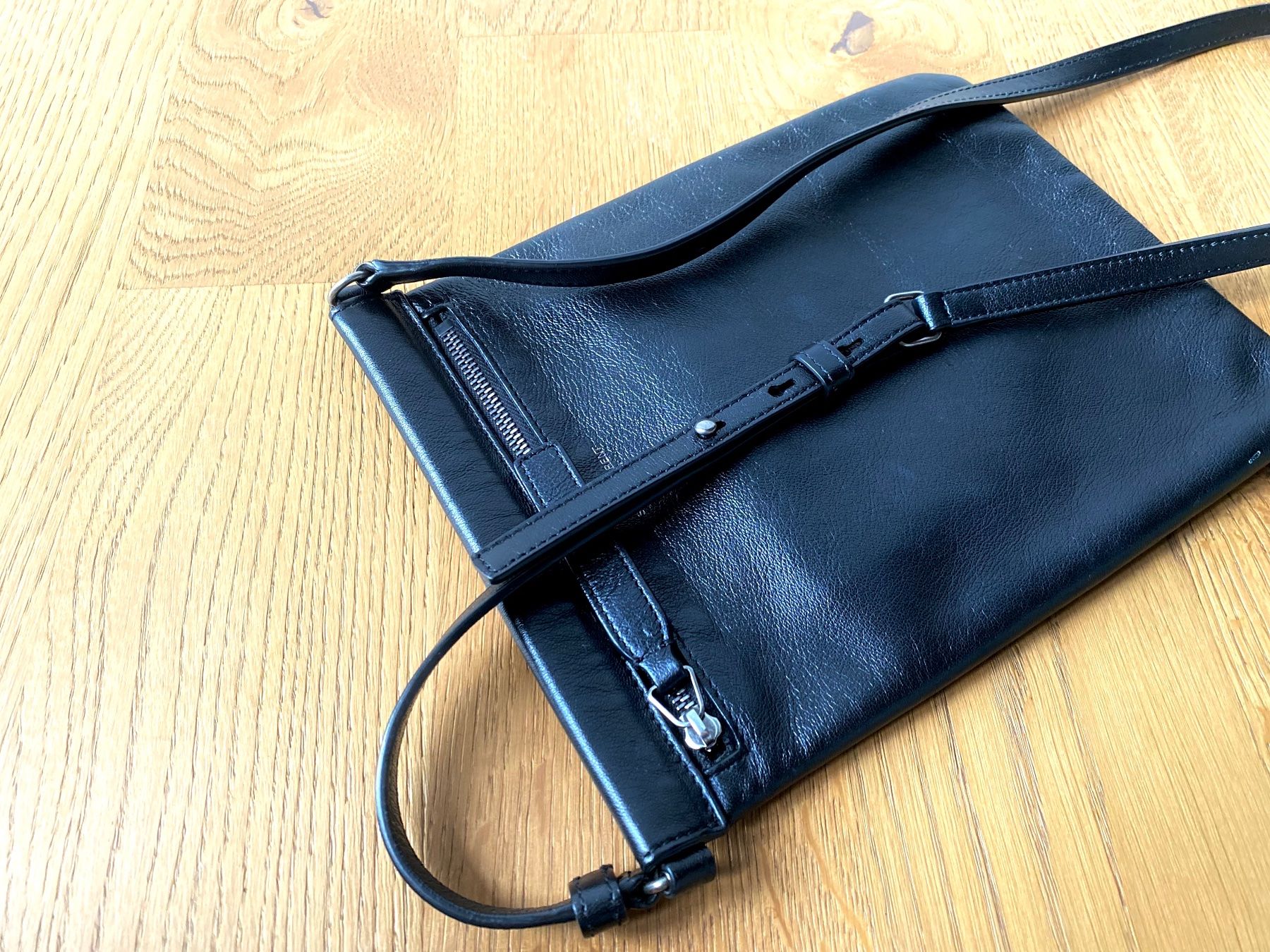 Saint Laurent Borse da donna: SAINT LAURENT Antiqued Lambskin Sid Flat Bag Tasche – Usato da Kriens venduto da hannaandkiko 1