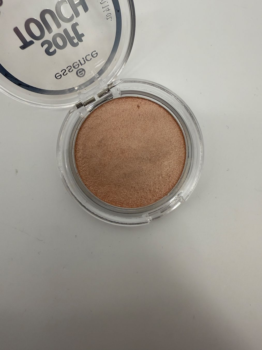 Make-up: Essence Highlighter Soft Touch Bouncy Glow – Usato da Auenstein venduto da moin. 2