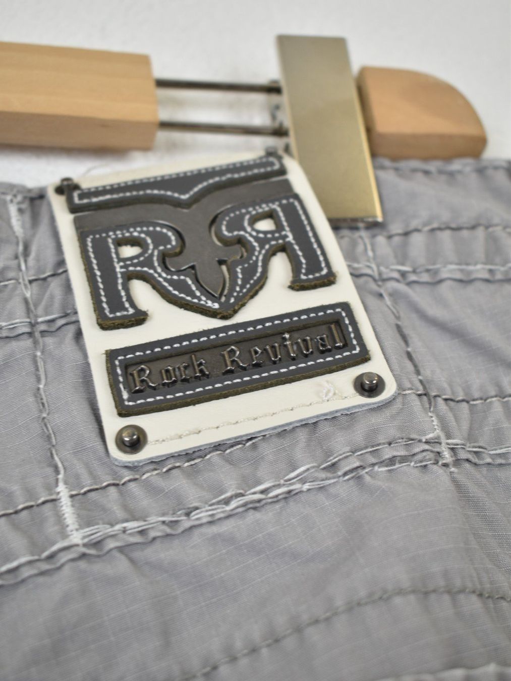 Hosen: Rock Revival Cargo Shorts Gr.38/23, grau – Gebraucht aus Nürensdorf von 2ND_STORY 3
