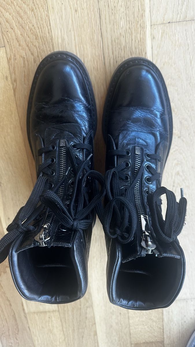 Saint Laurent Scarpe da donna: Saint Laurent Black Leather Boots Size 40,5 – Usato da Luzern venduto da ida_hv2y 1
