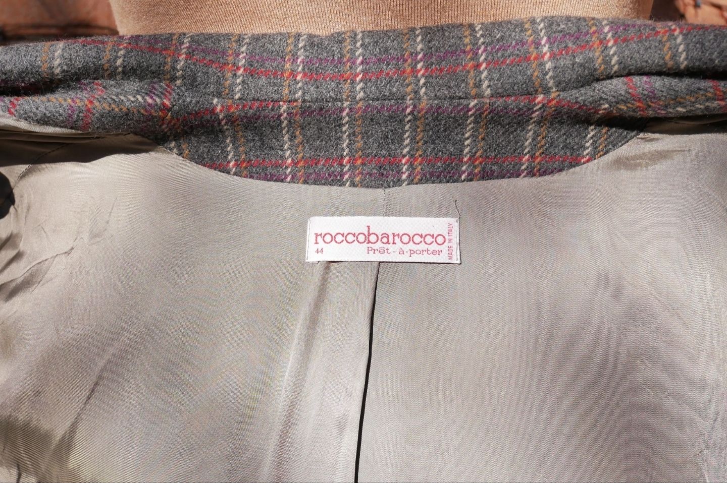 Completi & Tailleur: Vintage Roccobarocco tailored wool skirt suit – Nuovo (secondo la descrizione) da La Tour-de-Peilz venduto da dAutrefois 9