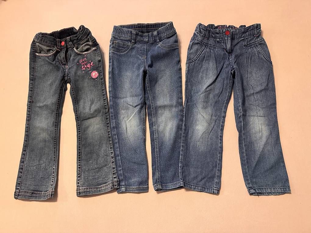 Hosen: Jeans Mädchen 3 Stück gr.104 – Gebraucht aus Fürigen von Dkneu
